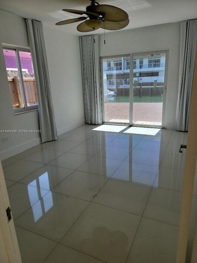 Building Photo - 7707 Hawthorne Ave