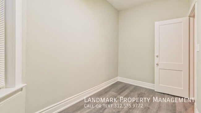 Building Photo - 2132 W Haddon-Unit 2