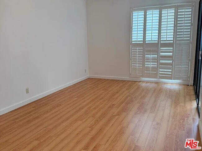 Building Photo - 2276 S Beverly Glen Blvd