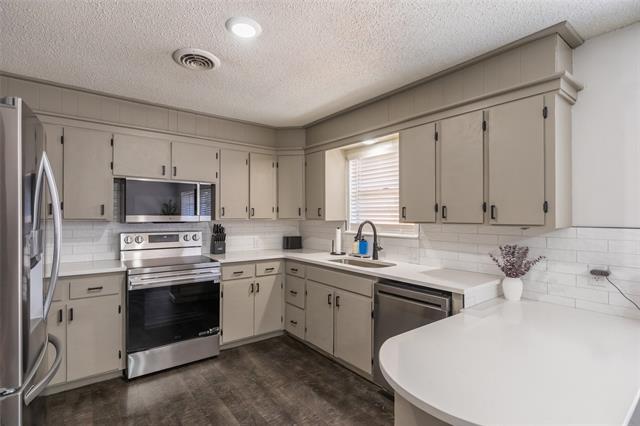 Building Photo - 3333 S 27th St