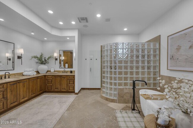 Building Photo - 3105 E Arroyo Hondo Rd