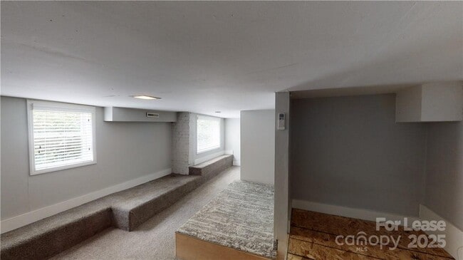 Building Photo - 428 Hawthorne Ln