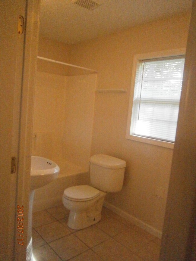 Building Photo - 414 Kenwood Dr