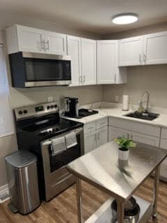Building Photo - Beautiful Renovated Townhouse-Fully Furnis...