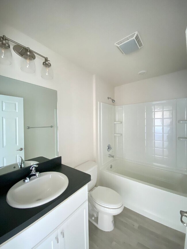 Building Photo - Desirable Marion Oaks Neighborhood 4/2/2 *WON'T LAST*