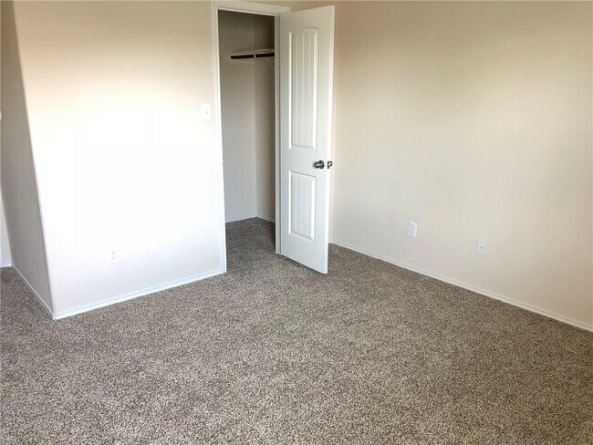 Building Photo - 18713 Falcon Pointe Blvd