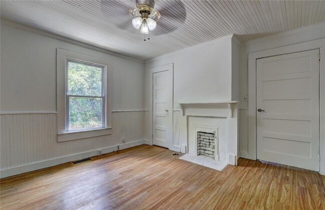 Building Photo - 294 Madison St