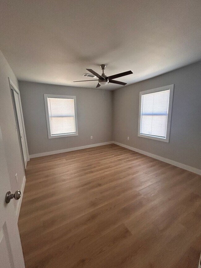 Building Photo - Spacious and remodeled country home close to town.