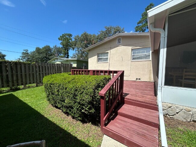 Building Photo - $250 Off Your Second Month's Rent + $250 Referral Bonus | Student-Friendly 3BR Home Minutes from ...