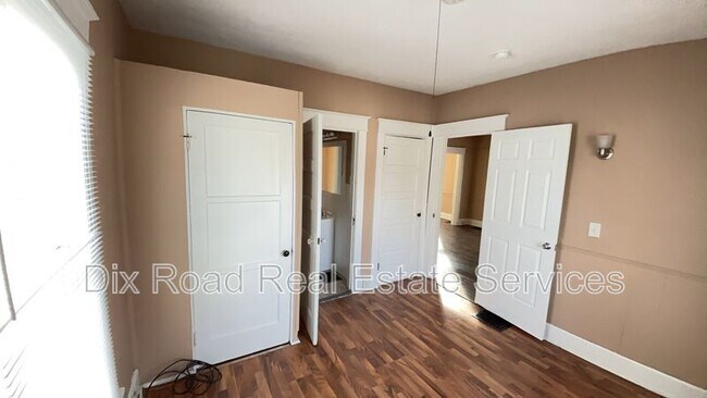 Building Photo - 2107 Queen Ave