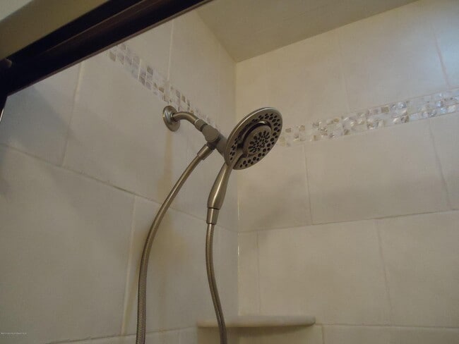 Building Photo - 142 Cross Slope Ct