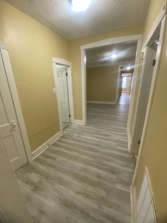 Building Photo - 5952 W Roosevelt Rd