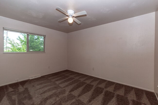 Building Photo - 6674 Braun Ct