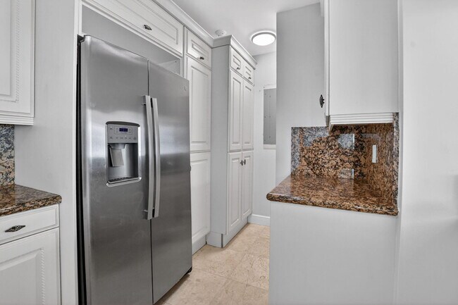 Building Photo - 616 SE 20th Ave