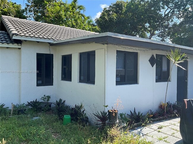 Building Photo - 418 NW 48th St