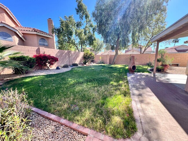 Building Photo - Ahwatukee Charmer!