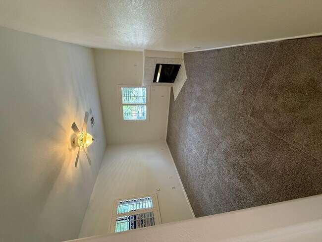 Building Photo - 45 E 9th Pl