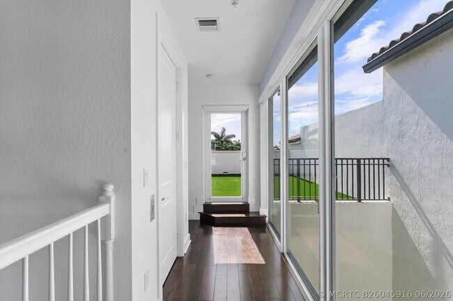 Building Photo - 57 Isle of Venice Dr