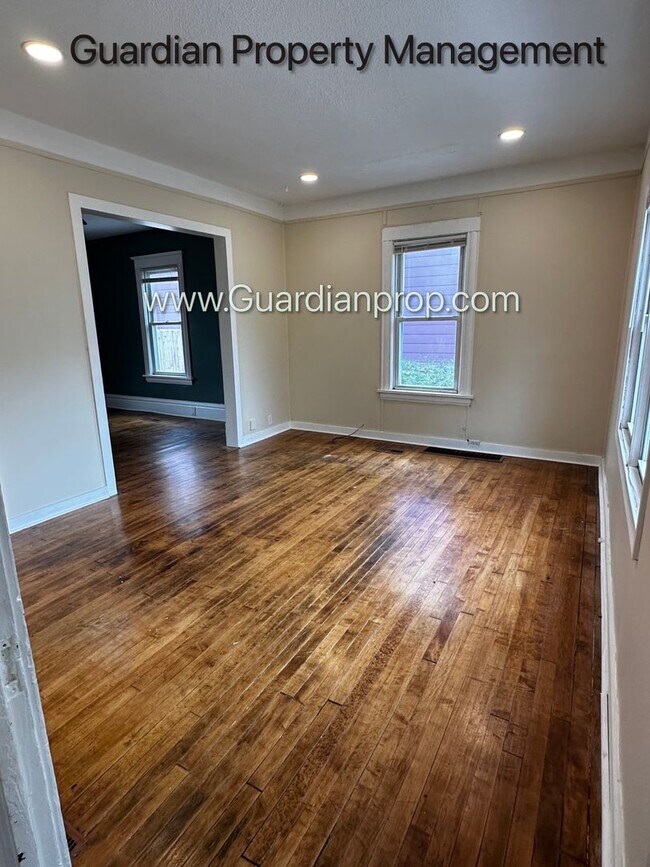 Building Photo - Northeast Minneapolis Single Family Home, Dishwasher, Hardwood Floors, W/D in Unit