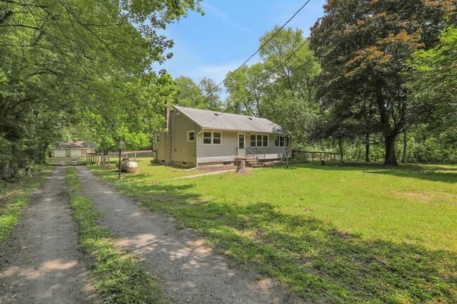 Building Photo - 204 Stony Ford Rd