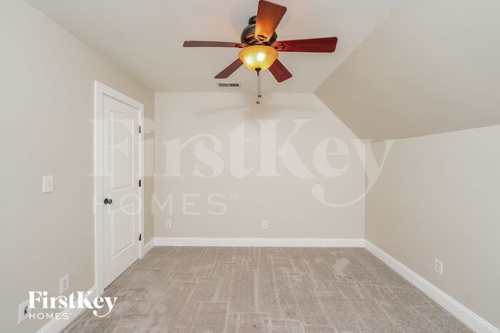 Building Photo - 6950 Meadow Ridge Dr