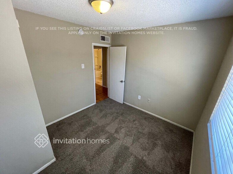Building Photo - 6108 N 71st Dr