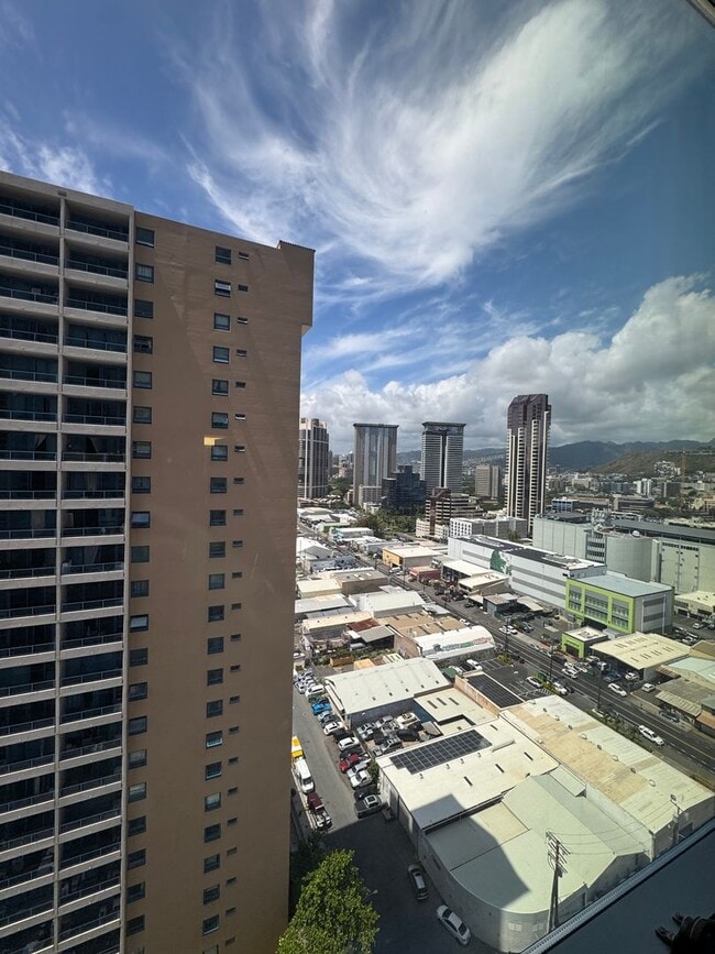 Building Photo - Partially Furnished 1 bed, 1 bath with 1 reserved covered parking @ Ke Kilohana