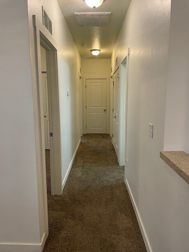 Building Photo - 214 S Dewey Ave