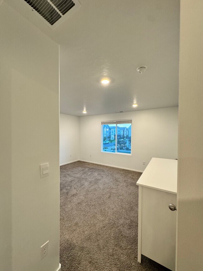 Building Photo - 241 Portside Ln