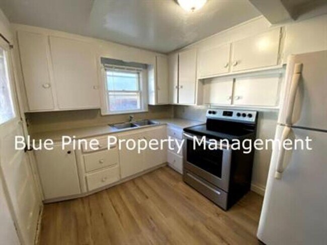 Building Photo - 252 N Shilling Ave