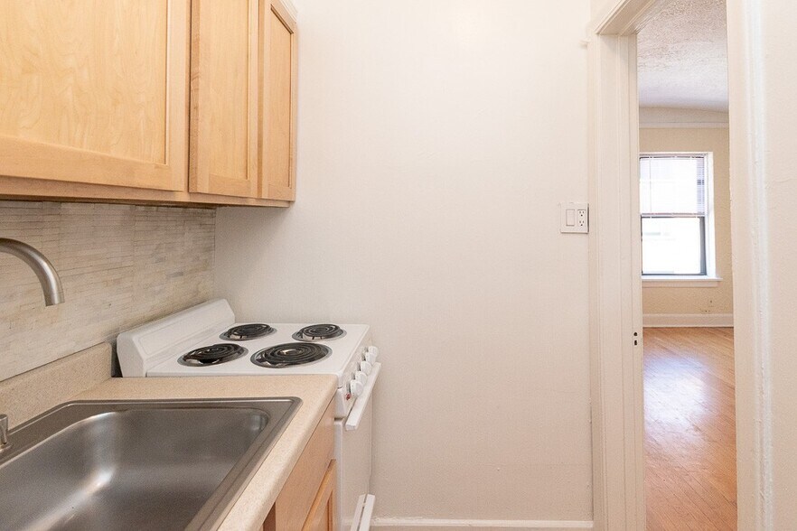 Building Photo - 556 W Arlington Pl