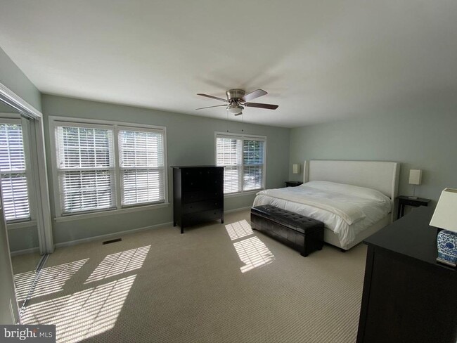 Building Photo - 216 Gretna Green Ct