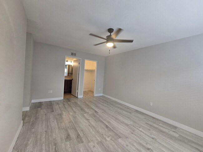 Building Photo - 11321 Volans St