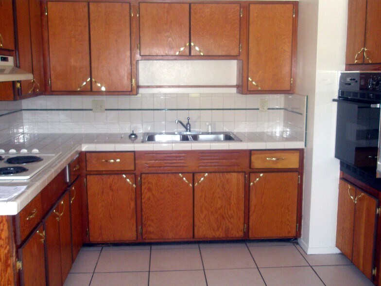 Building Photo - 2643 Kingswood Dr NE