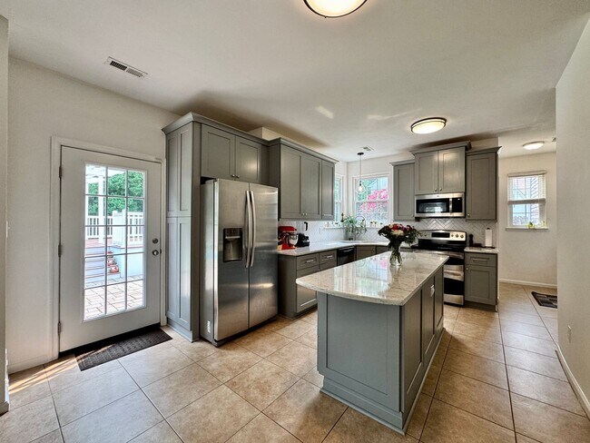 Building Photo - First-Time Rental! Available 08-07-26 - Fenced Yard, Pet Friendly, Attached 2-Car Garage!