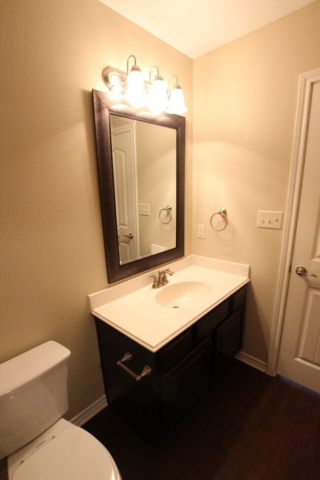 Building Photo - Gorgeous 3 Bedroom Home in The Ranch Subdi...