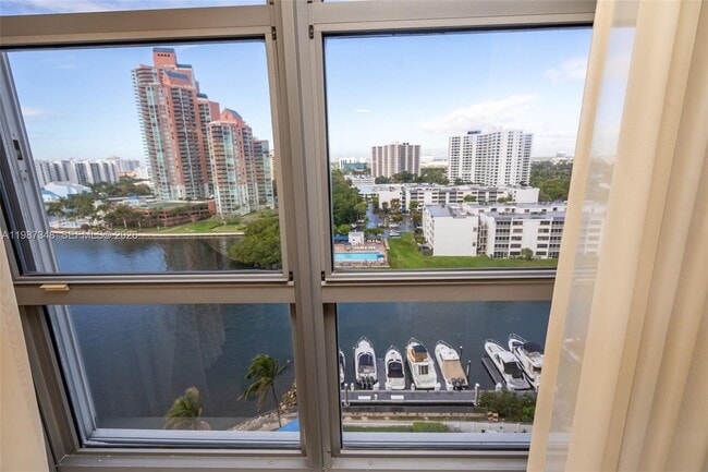 Building Photo - 3530 Mystic Pointe Dr