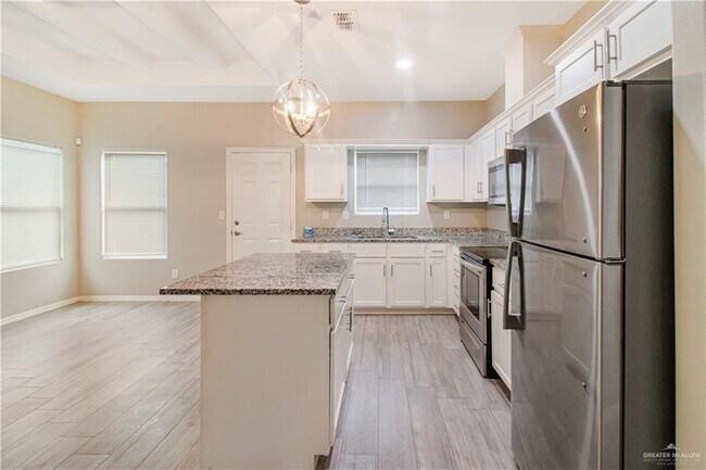 Building Photo - 13 Stauffers St