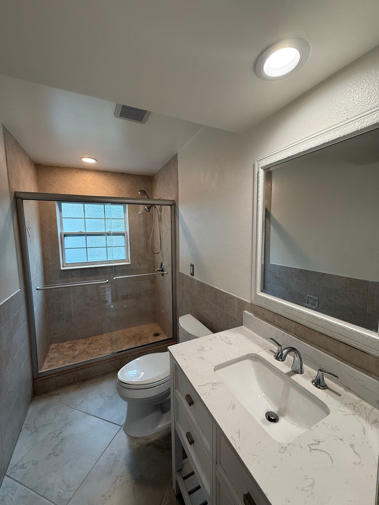 shared bathroom - 2315 Carroll Pl