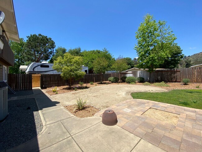 Building Photo - Great 3-Bedroom Home – Peaceful Country Living Just 8 Minutes from Hwy 78!