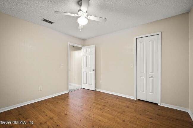 Building Photo - 12635 Chapeltown Cir E