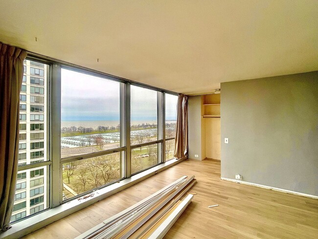 Building Photo - 330 W Diversey Pkwy