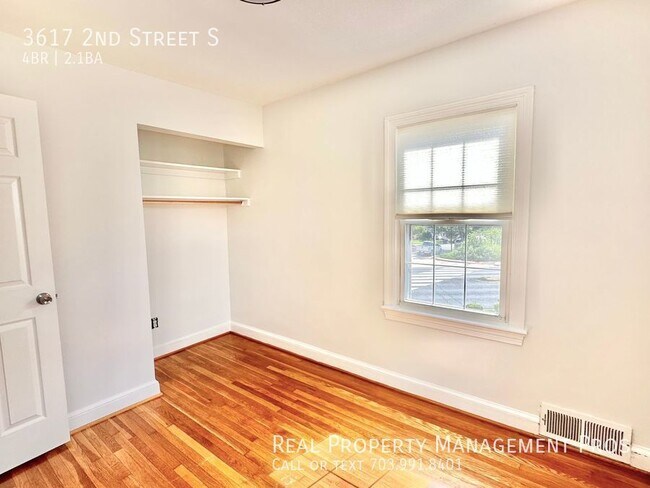 Building Photo - 3617 2nd St S