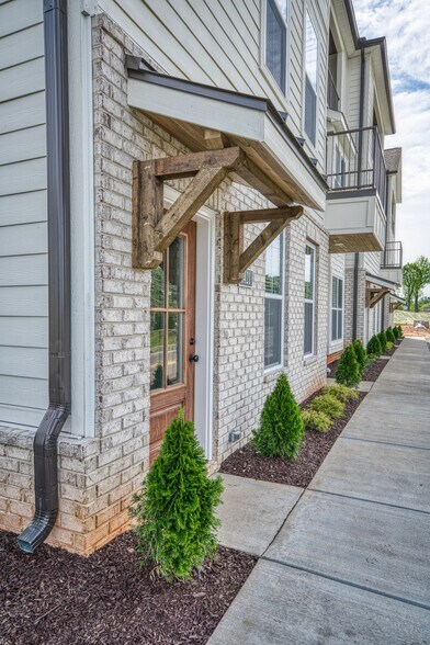 Building Photo - 1435 Spring Pointe Ln