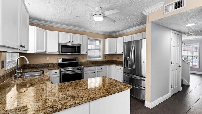 Building Photo - 406 Leawood Cir