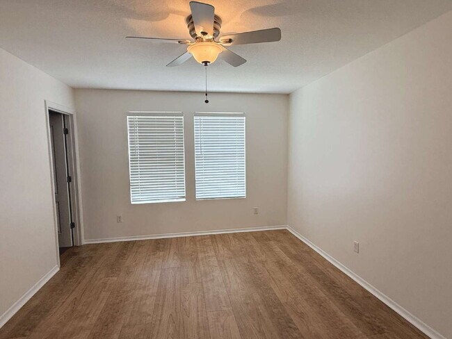 Building Photo - Rejuvenated Tuscany Village Townhome