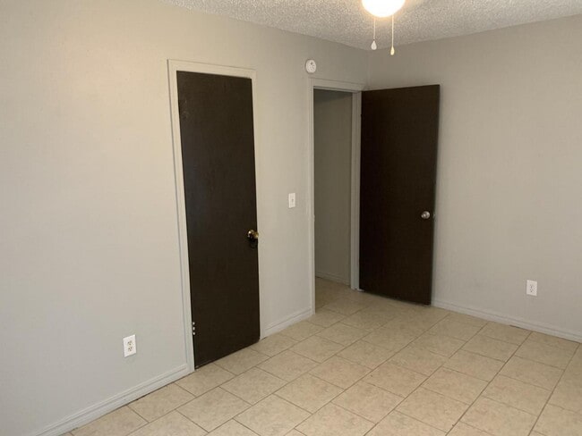 Building Photo - 2608 SE 45th St