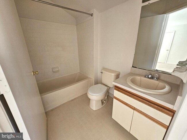 Building Photo - 38 Heatherfield Way