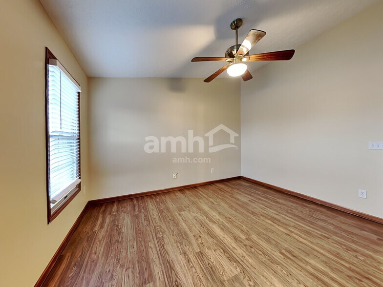 Building Photo - 5829 Sharets Dr