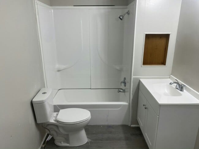 Building Photo - 4 Crest Ave